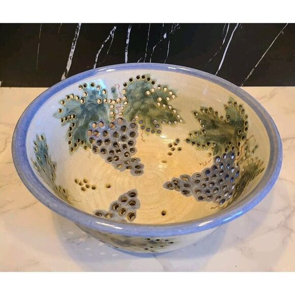 Quyle Kilns Art Pottery Fruit Strainer Bowl Reticulated Grape Design 9"x 3⅞" EUC - Picture 1 of 8